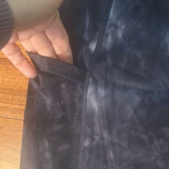 Danskin Women's Signature High Waisted Legging, black Wash, Small - Picture 4 of 7